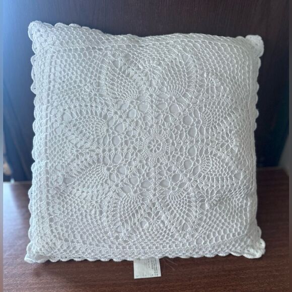 White Crochet vintage Decorative throw Pillow - Picture 1 of 6